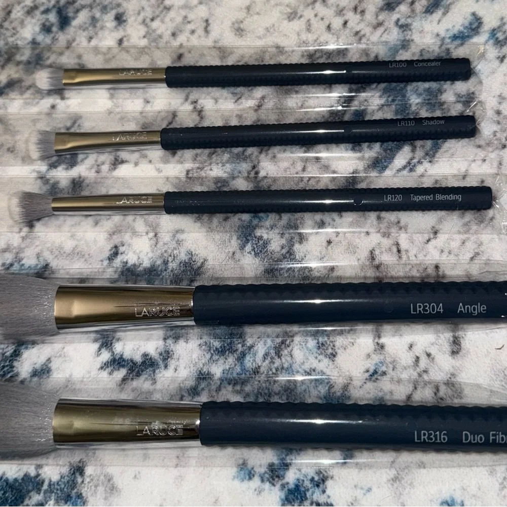 LARUCE Gray and Blue Makeup Brush Set